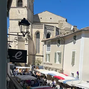 Avec Vue Sur Le Centre Historique , LʼIsle-sur-la-Sorgue Francia